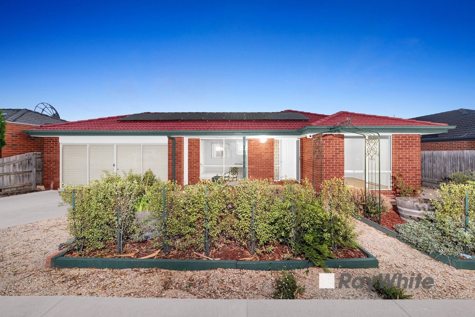 4 bedrooms House in 11 Karoonda Way HAMPTON PARK VIC, 3976