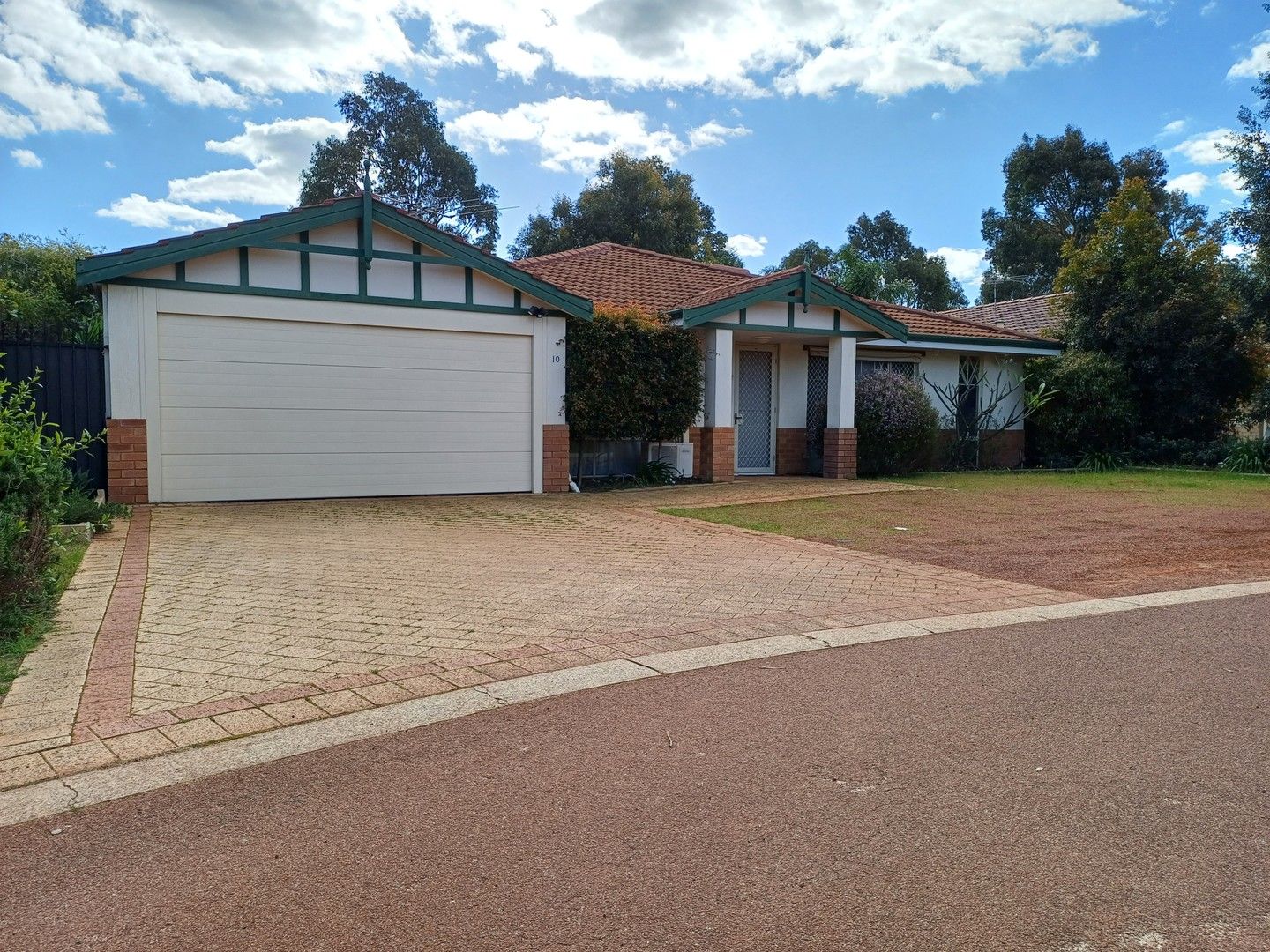 4 bedrooms House in 10 Endora Mews STRATTON WA, 6056