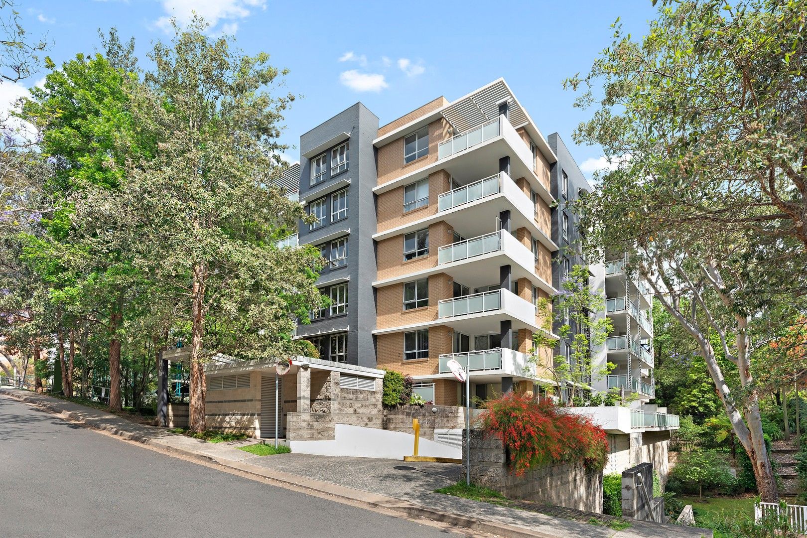 2 bedrooms Apartment / Unit / Flat in 17/14-16 Freeman Road CHATSWOOD NSW, 2067