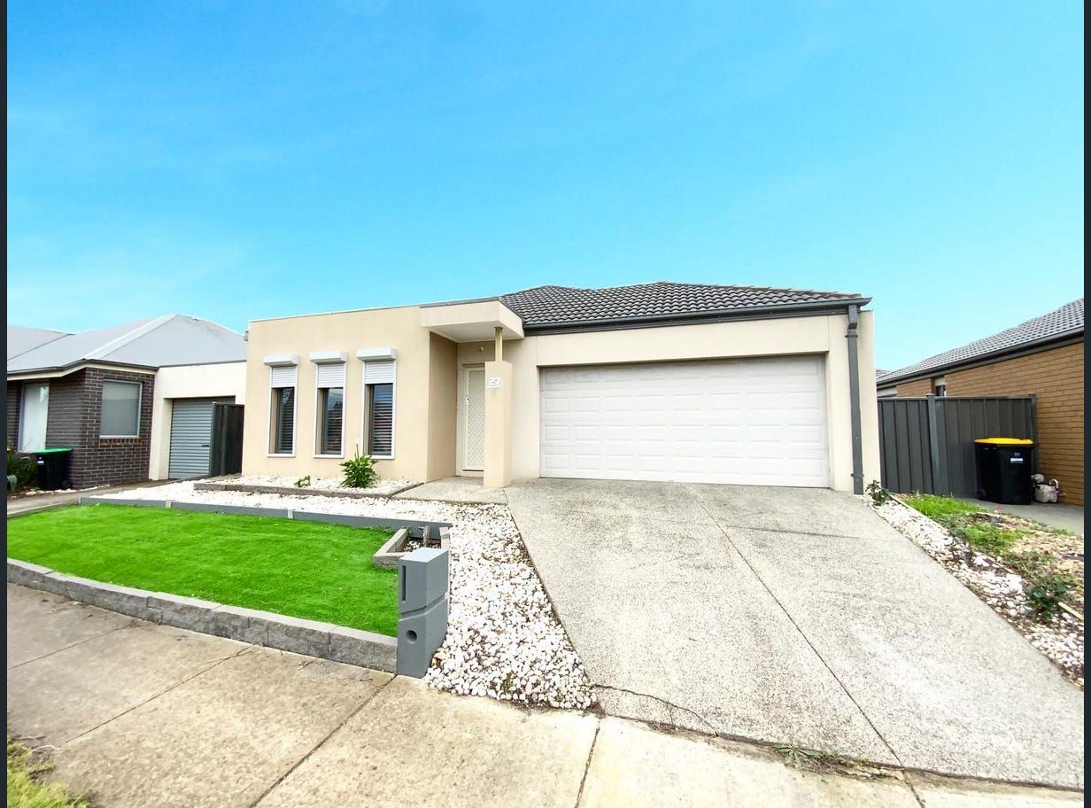 3 bedrooms House in 27 Cassan Way CAROLINE SPRINGS VIC, 3023