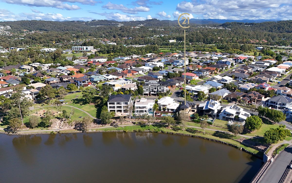 4 bedrooms House in 24 Bayswater Avenue VARSITY LAKES QLD, 4227