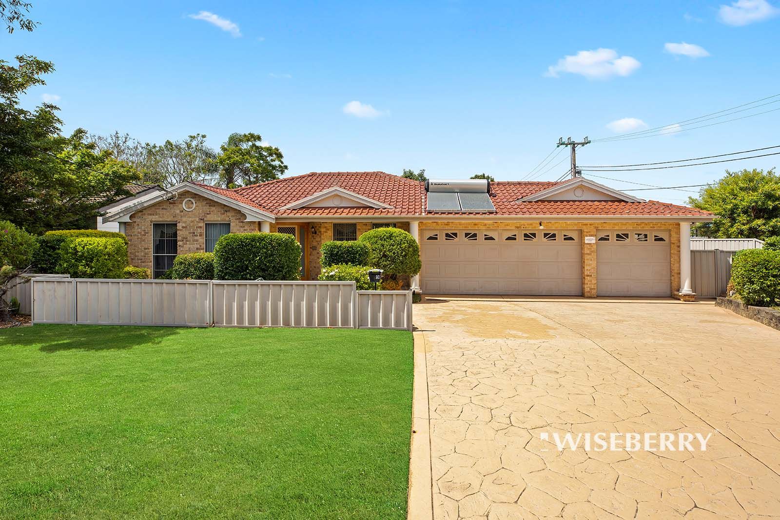4 bedrooms House in 9 Lady Laurel Drive BLUE HAVEN NSW, 2262
