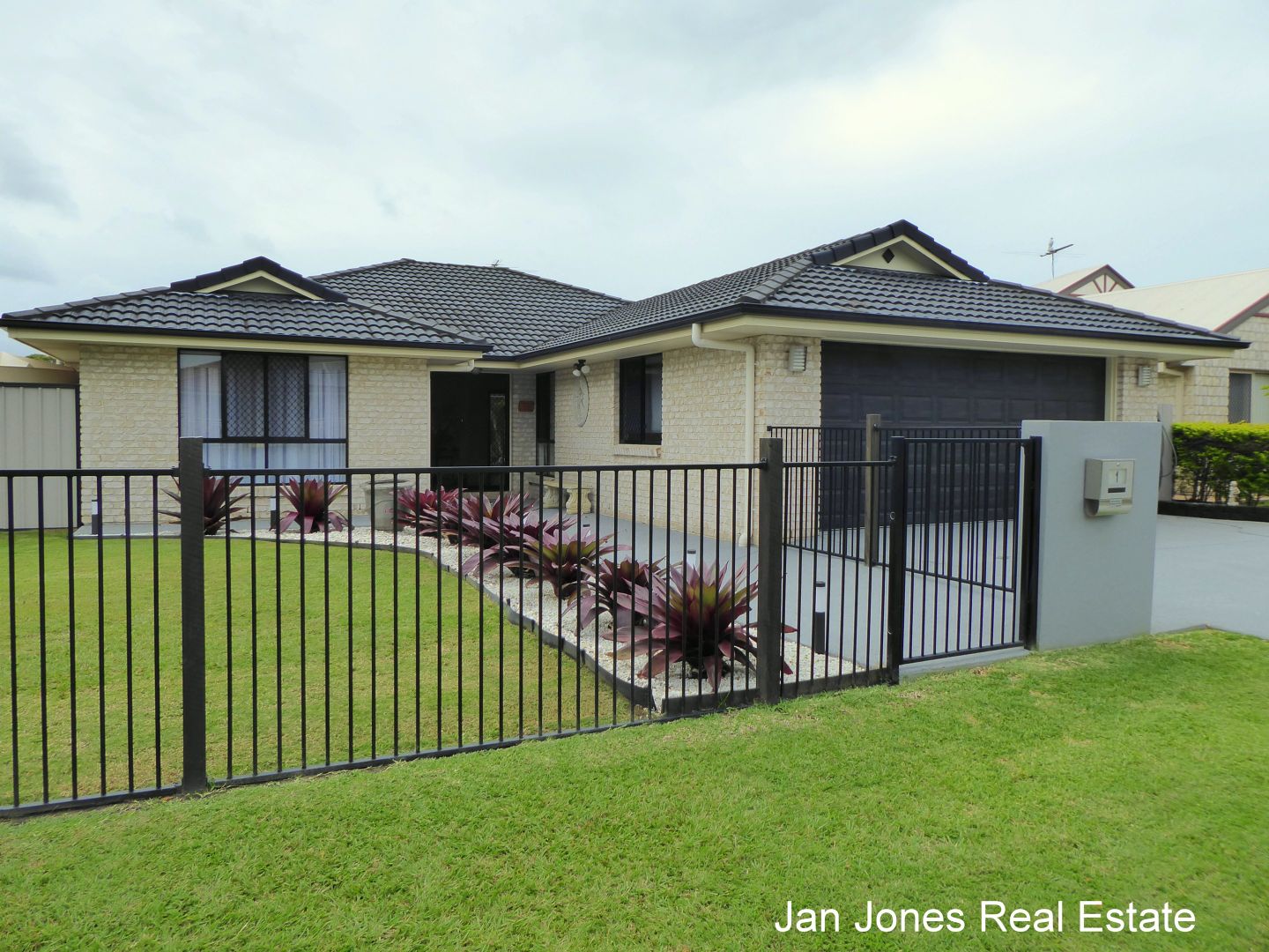 1 Liam Ct, Rothwell QLD 4022, Image 2