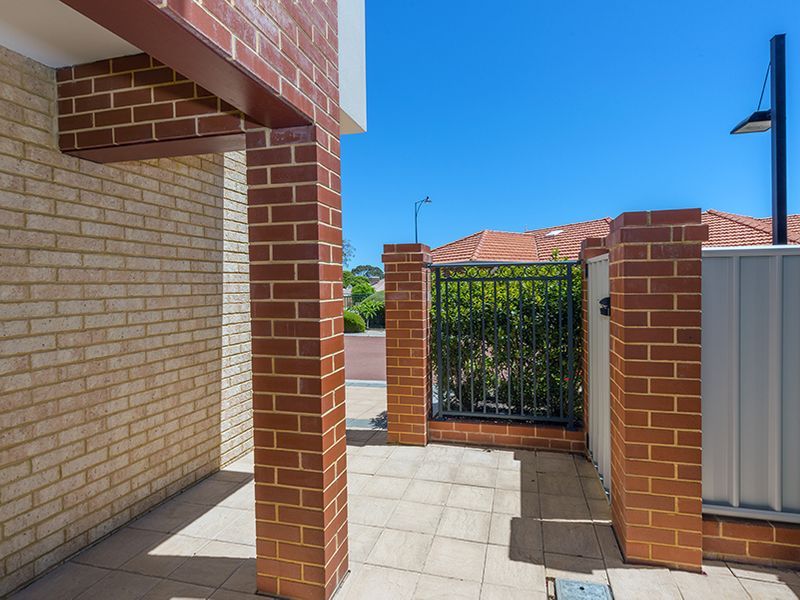 22/84 Collick Street, Hilton WA 6163, Image 2