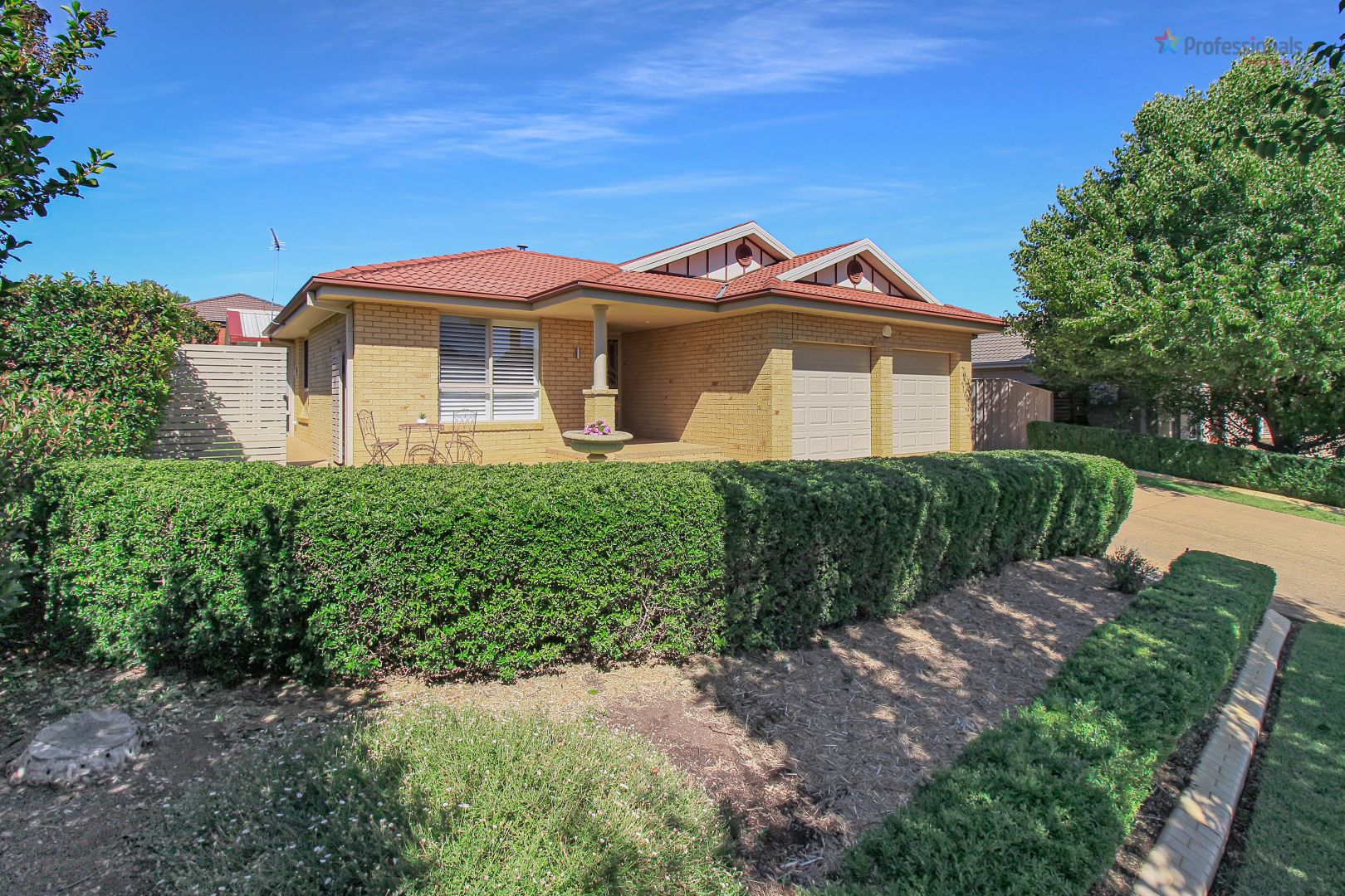 4 Auderdale Close, Bourkelands NSW 2650, Image 1