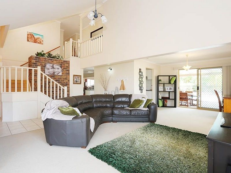 Sold 4 Crenshaw Court Parkwood QLD 4214 on 12 Dec 2015 2012366844
