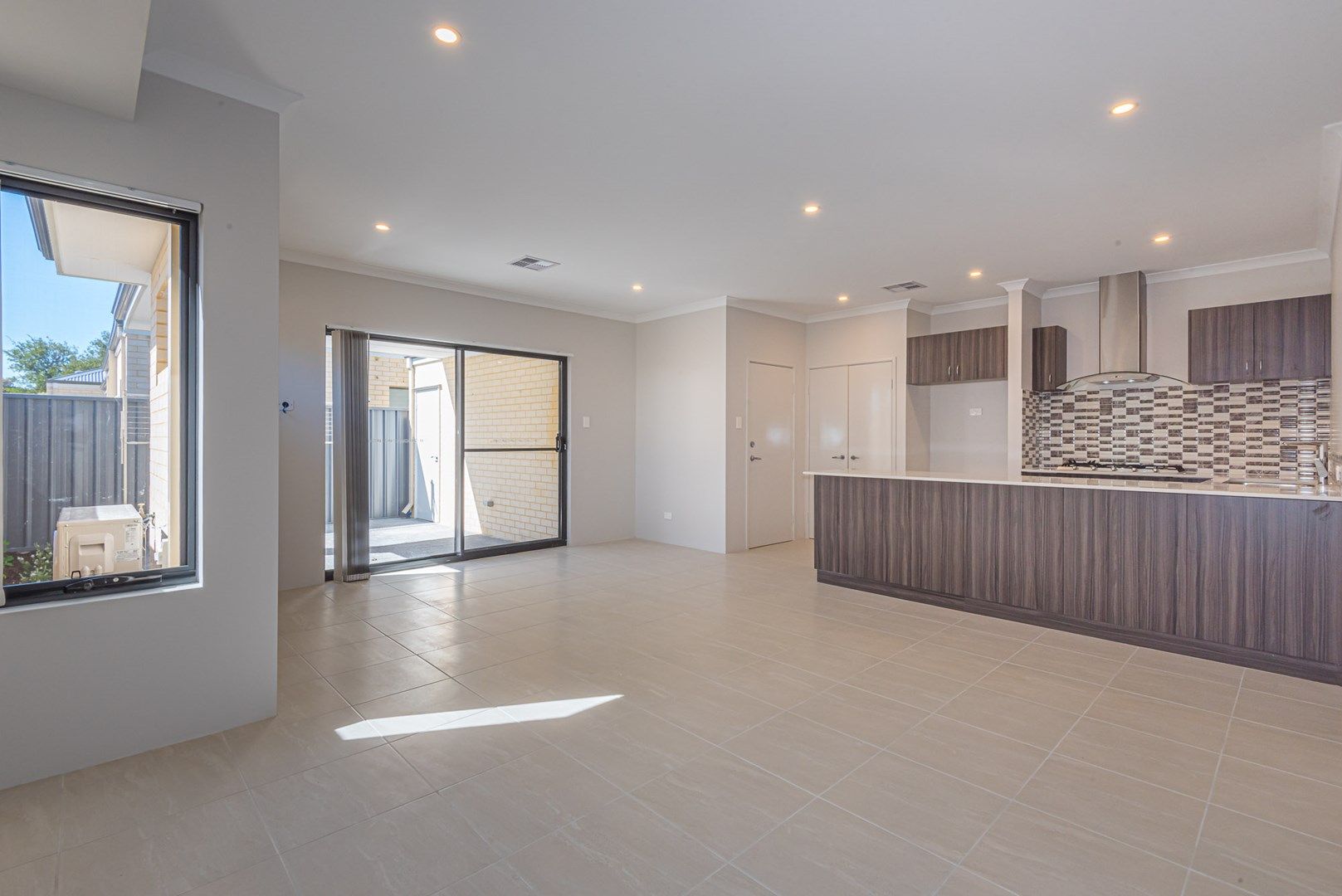 3 bedrooms House in 1/171 Leake Street BELMONT WA, 6104