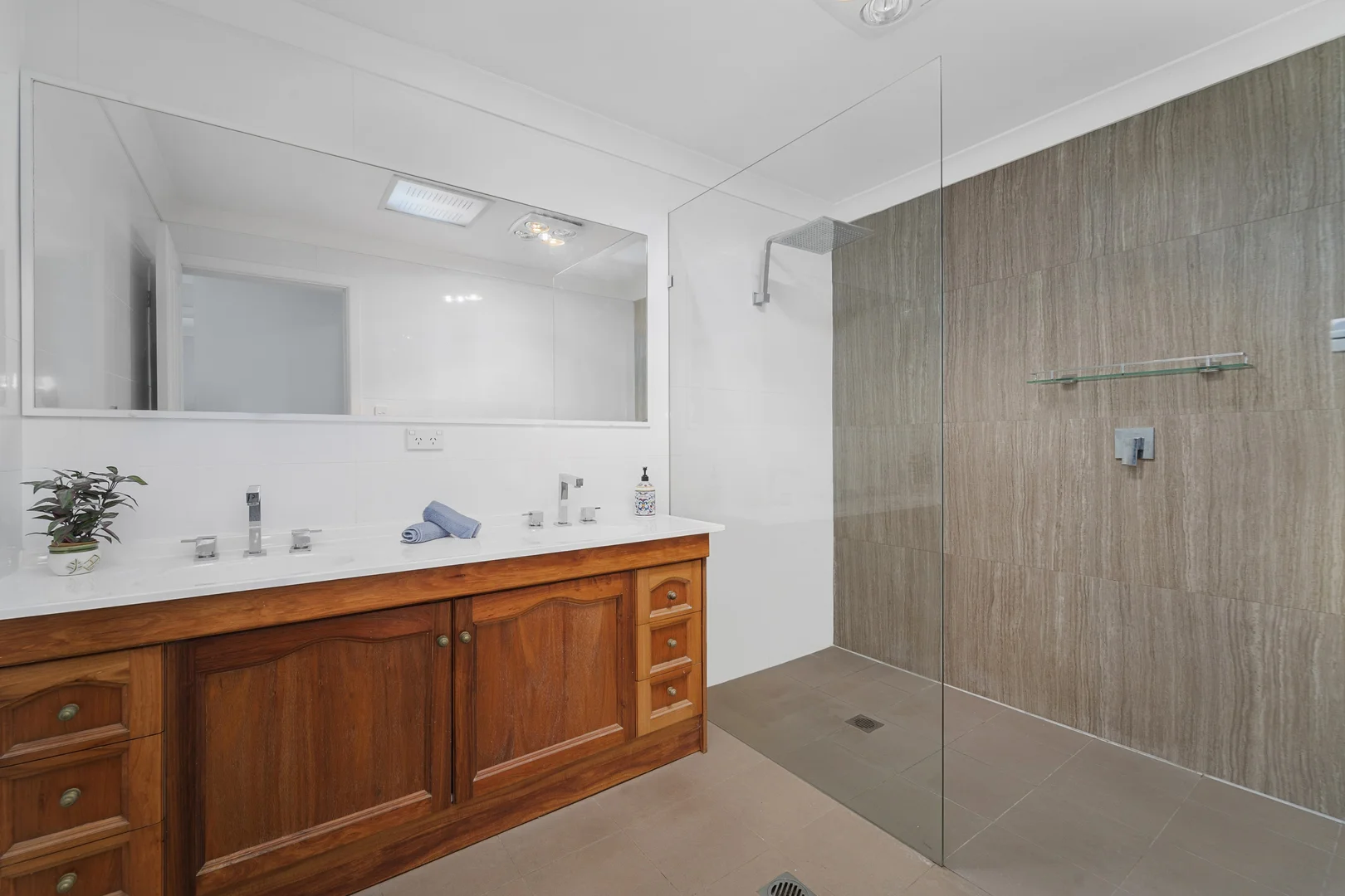 Additional image 10 of 3 Sandra Crescent, Roselands NSW 2196