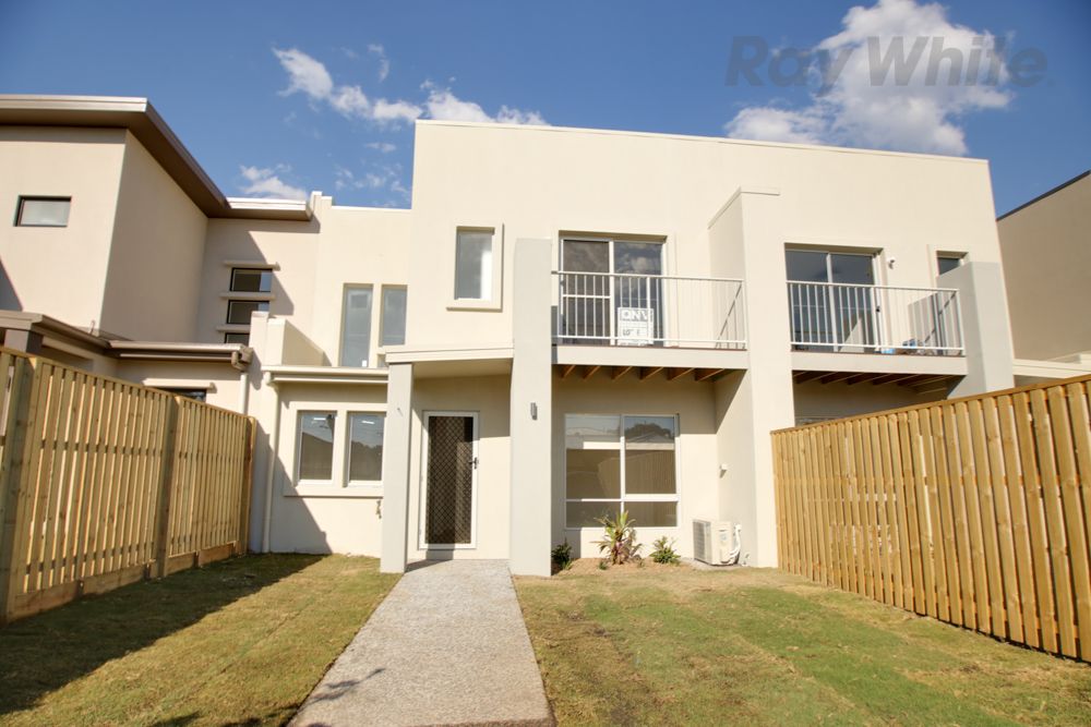 4 bedrooms Apartment / Unit / Flat in 6 Napier Circuit SILKSTONE QLD, 4304
