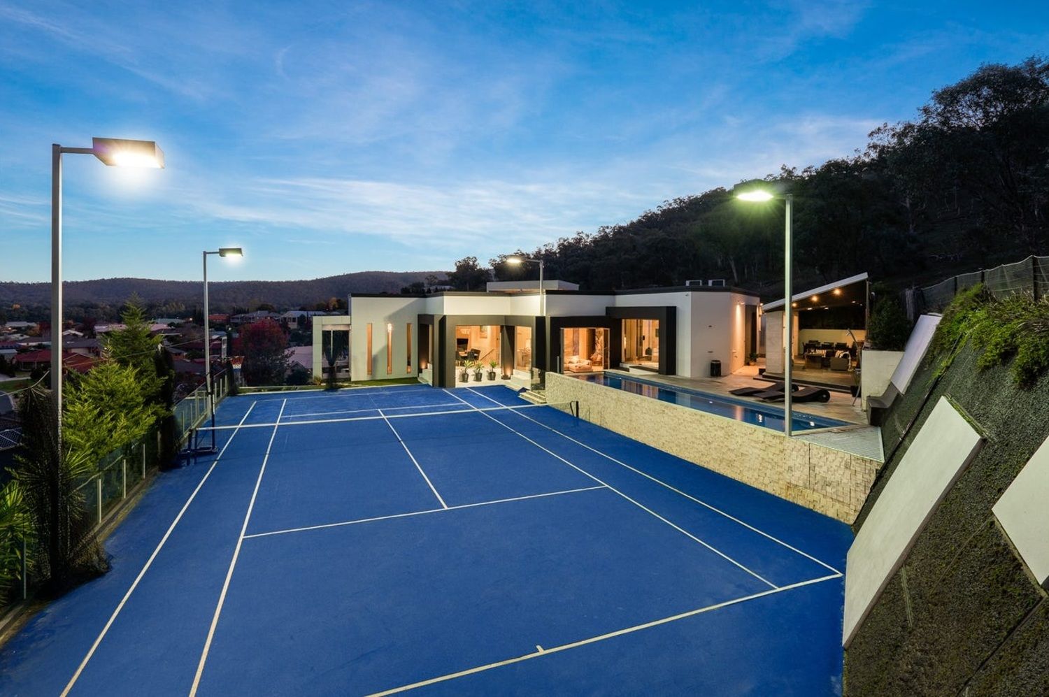 4 bedrooms House in 30 Mace Court GLENROY NSW, 2640