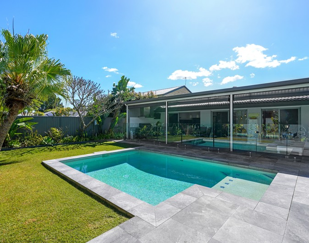 4 Metricup Court, Mermaid Waters QLD 4218