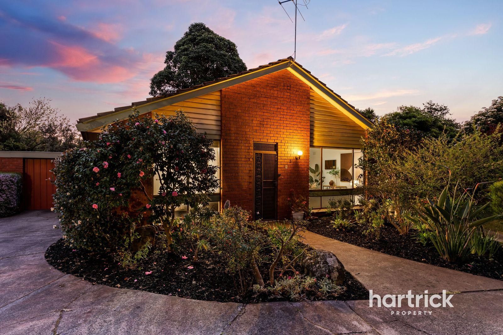 2 bedrooms Villa in 1/112-114 Centre Dandenong Road DINGLEY VILLAGE VIC, 3172