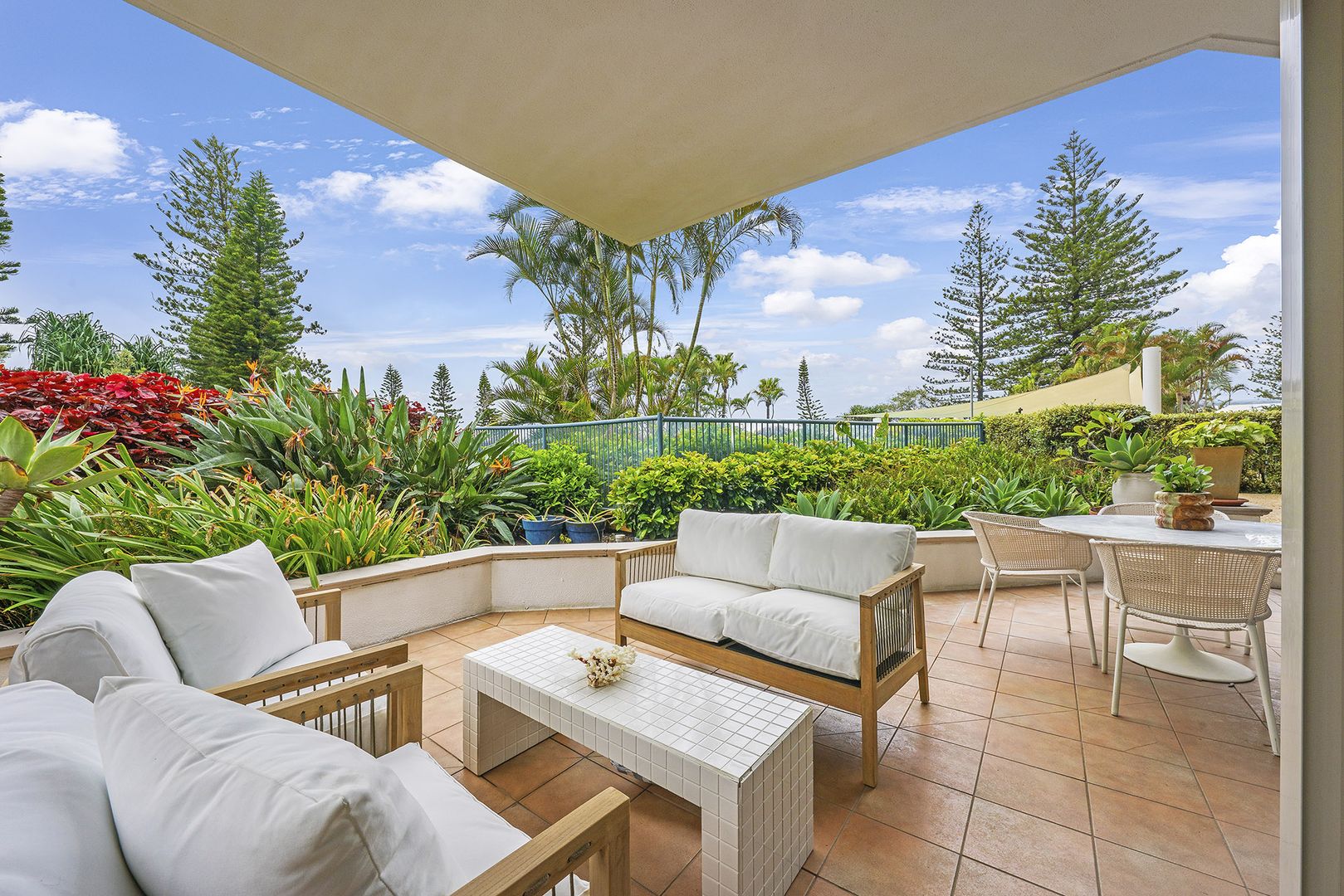 2/100 Old Burleigh Road, Broadbeach QLD 4218, Image 1