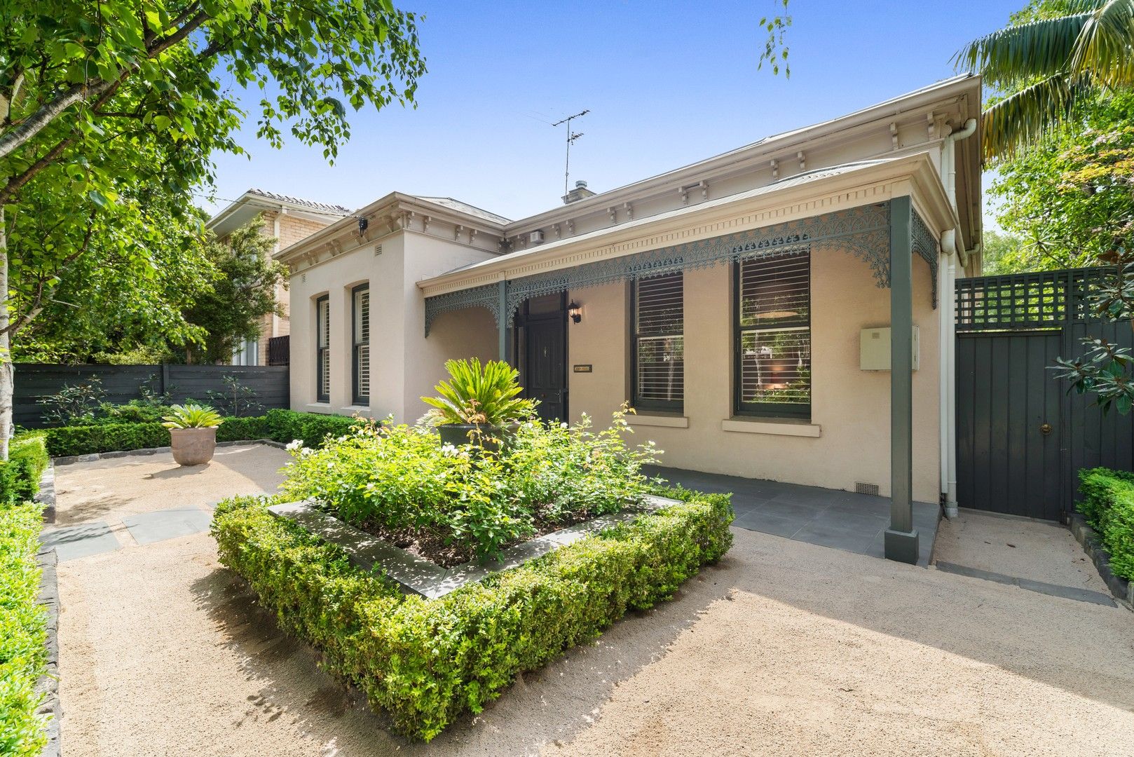 4 bedrooms House in 19 Wattletree Road ARMADALE VIC, 3143