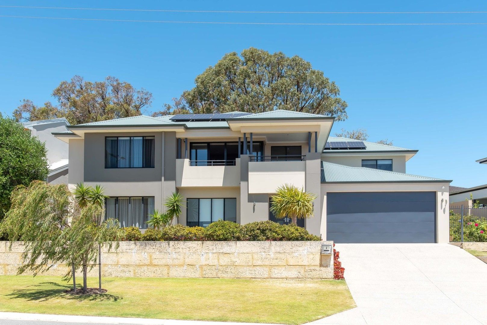 4 bedrooms House in 4 Sewell Place HILLARYS WA, 6025