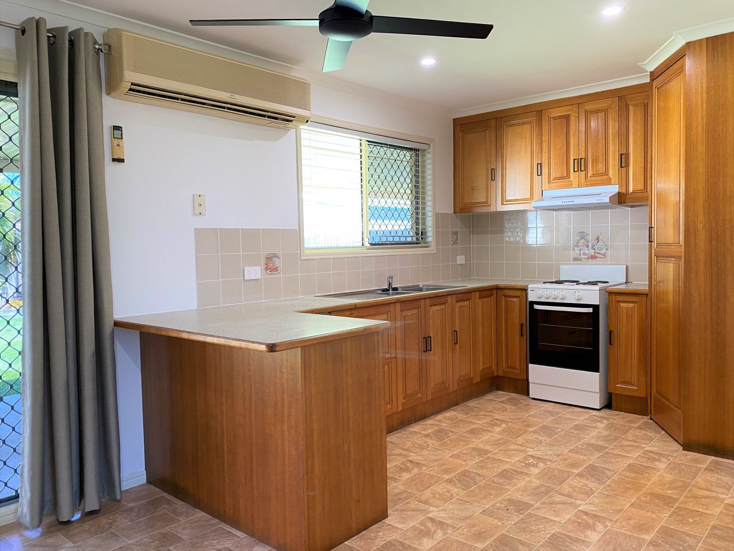 33 Merlin Drive, Urangan QLD 4655 House For Rent Domain