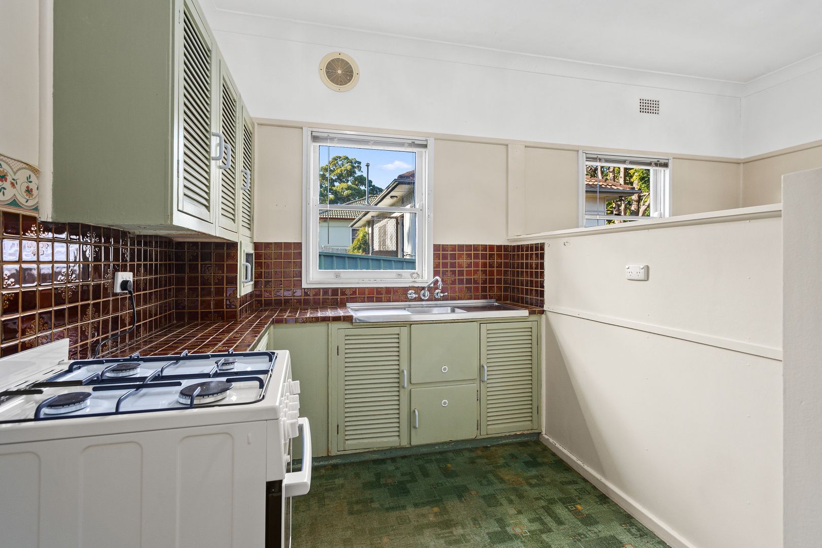 42 Waldron Street, Mount Saint Thomas NSW 2500, Image 2