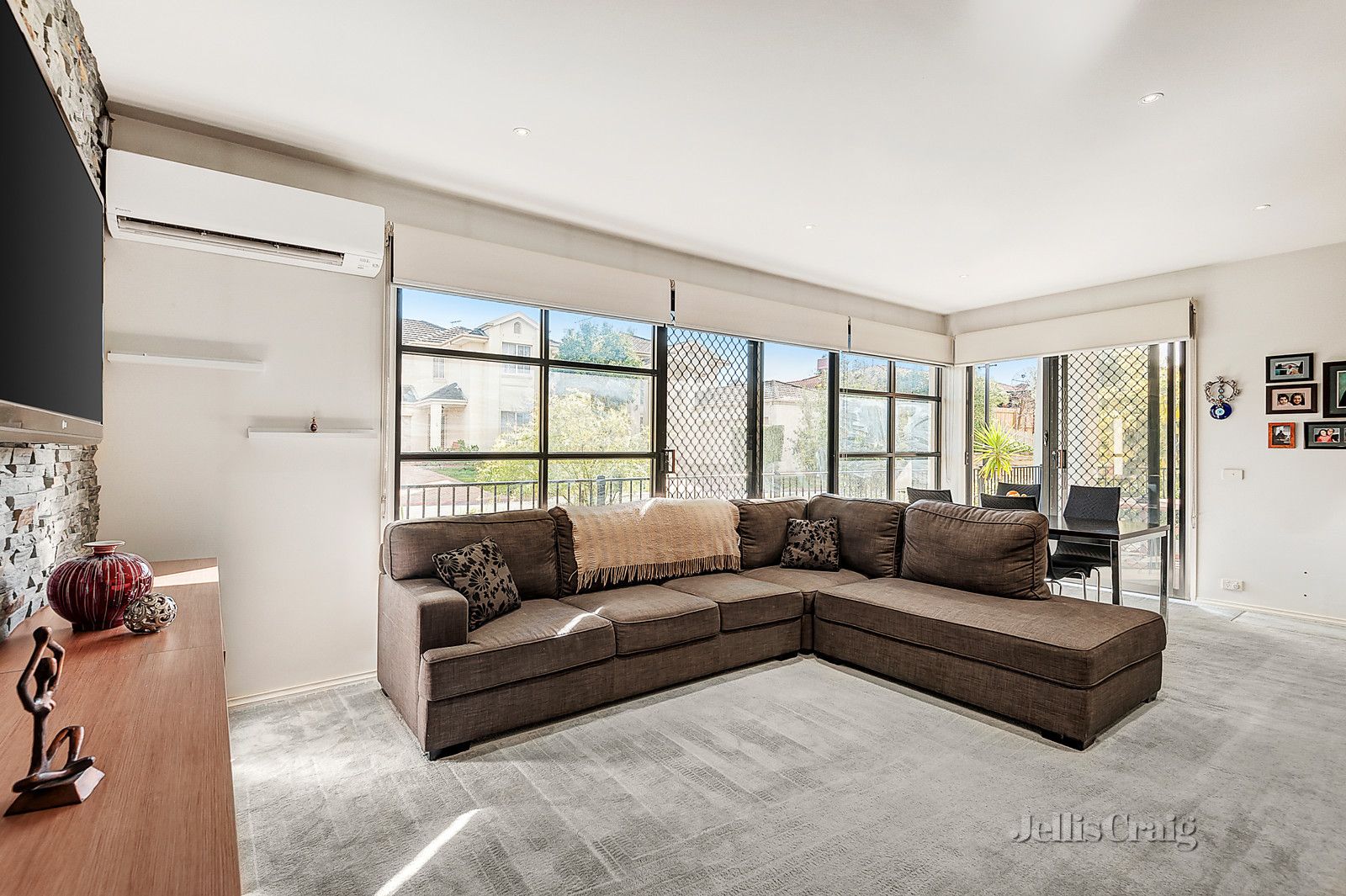 14/1 Conservatory Drive, Burwood VIC 3125, Image 2