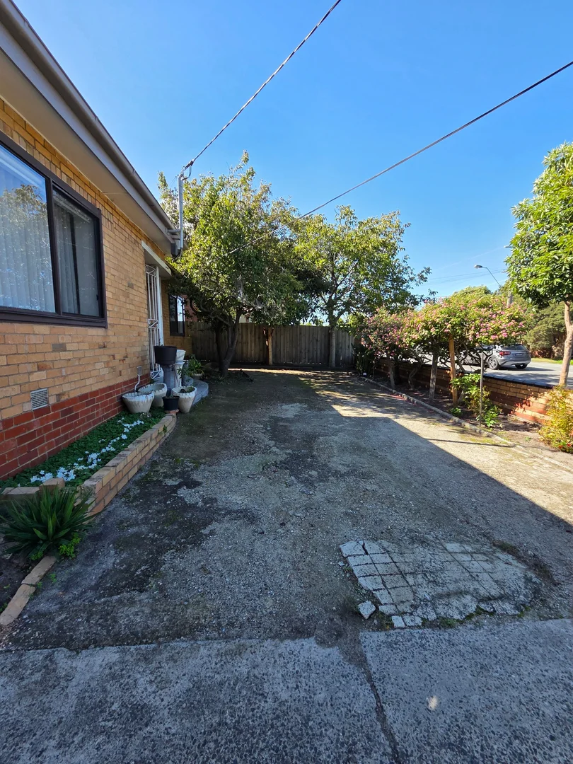 Additional image 15 of 1/1327 Centre Rd, Clayton VIC 3168