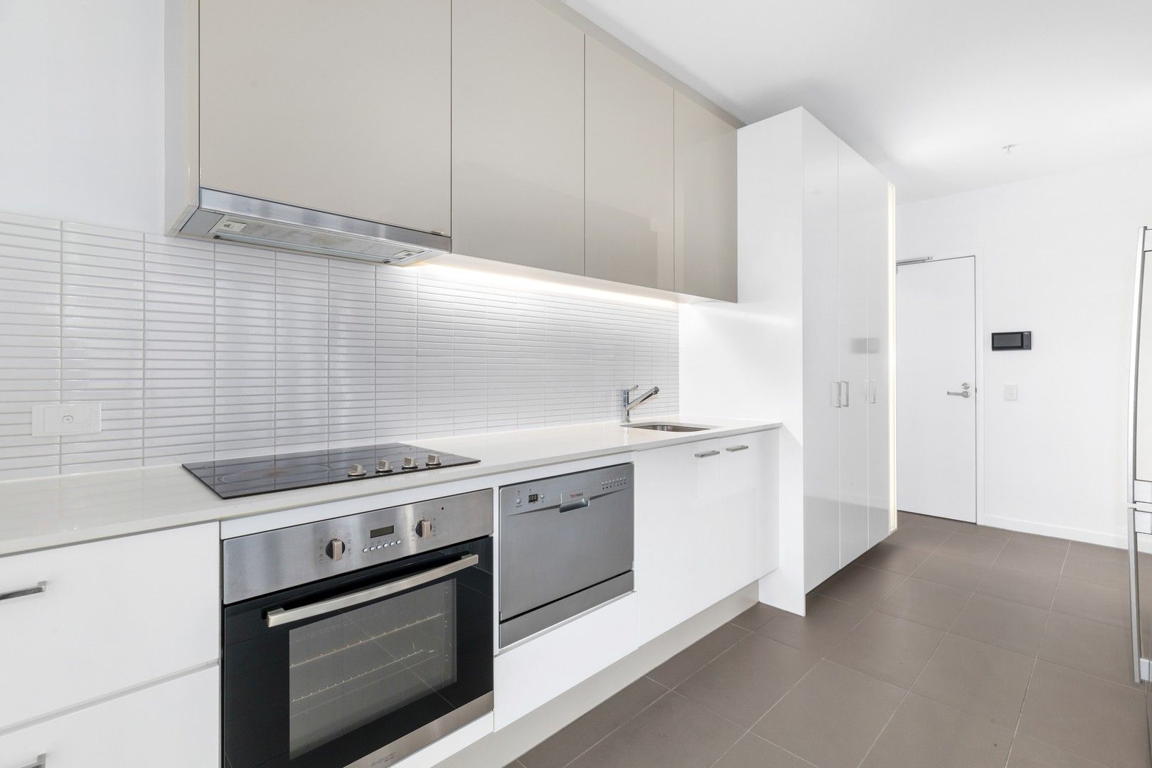 2 bedrooms Apartment / Unit / Flat in 1011/220 Spencer Street MELBOURNE VIC, 3000