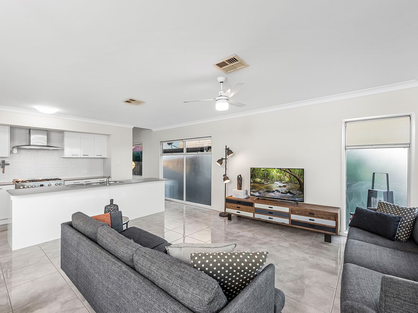 16 Copmanhurst Place, Sumner QLD 4074, Image 2