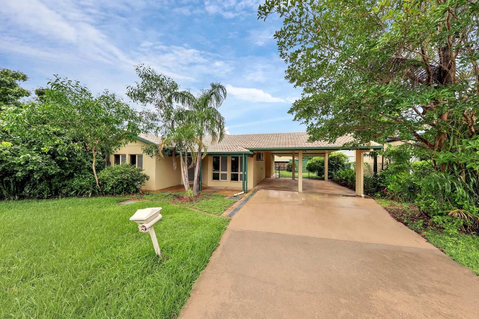 4 bedrooms House in 33 Kakadu Parade GUNN NT, 0832