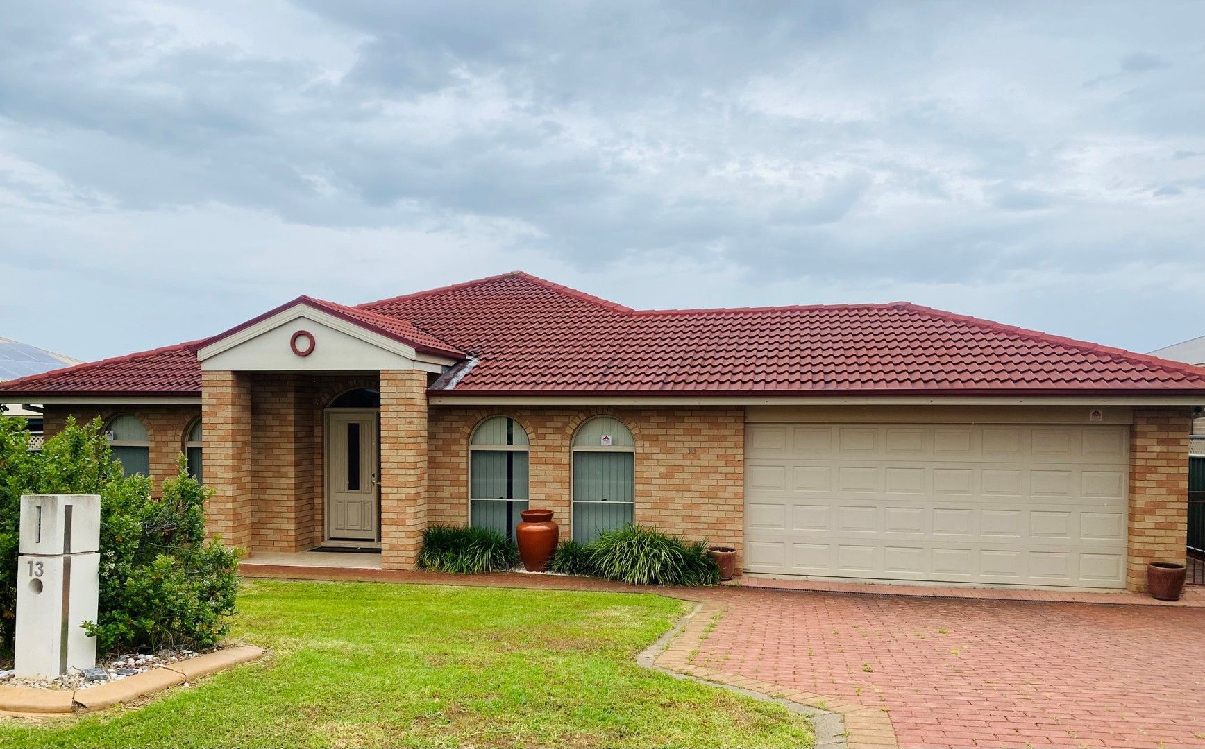 4 bedrooms House in 13 Cypress Point Drive DUBBO NSW, 2830
