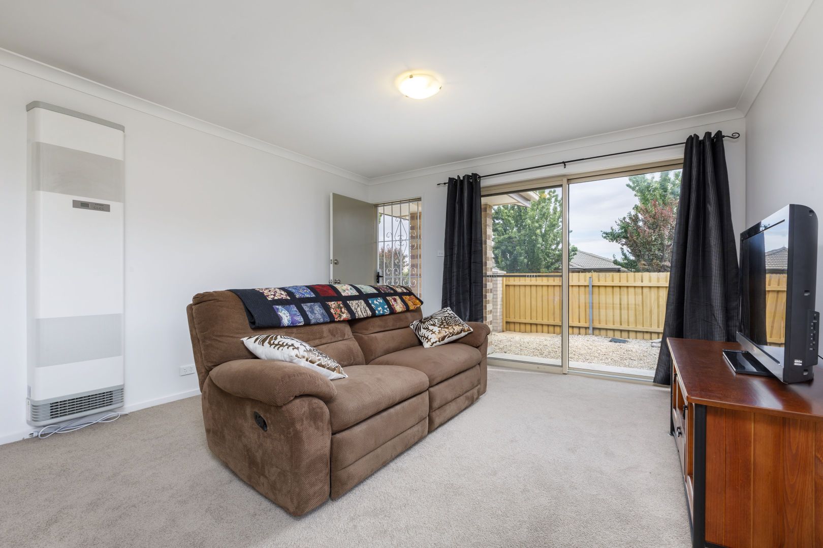 33 Jeff Snell Crescent, Dunlop ACT 2615, Image 2