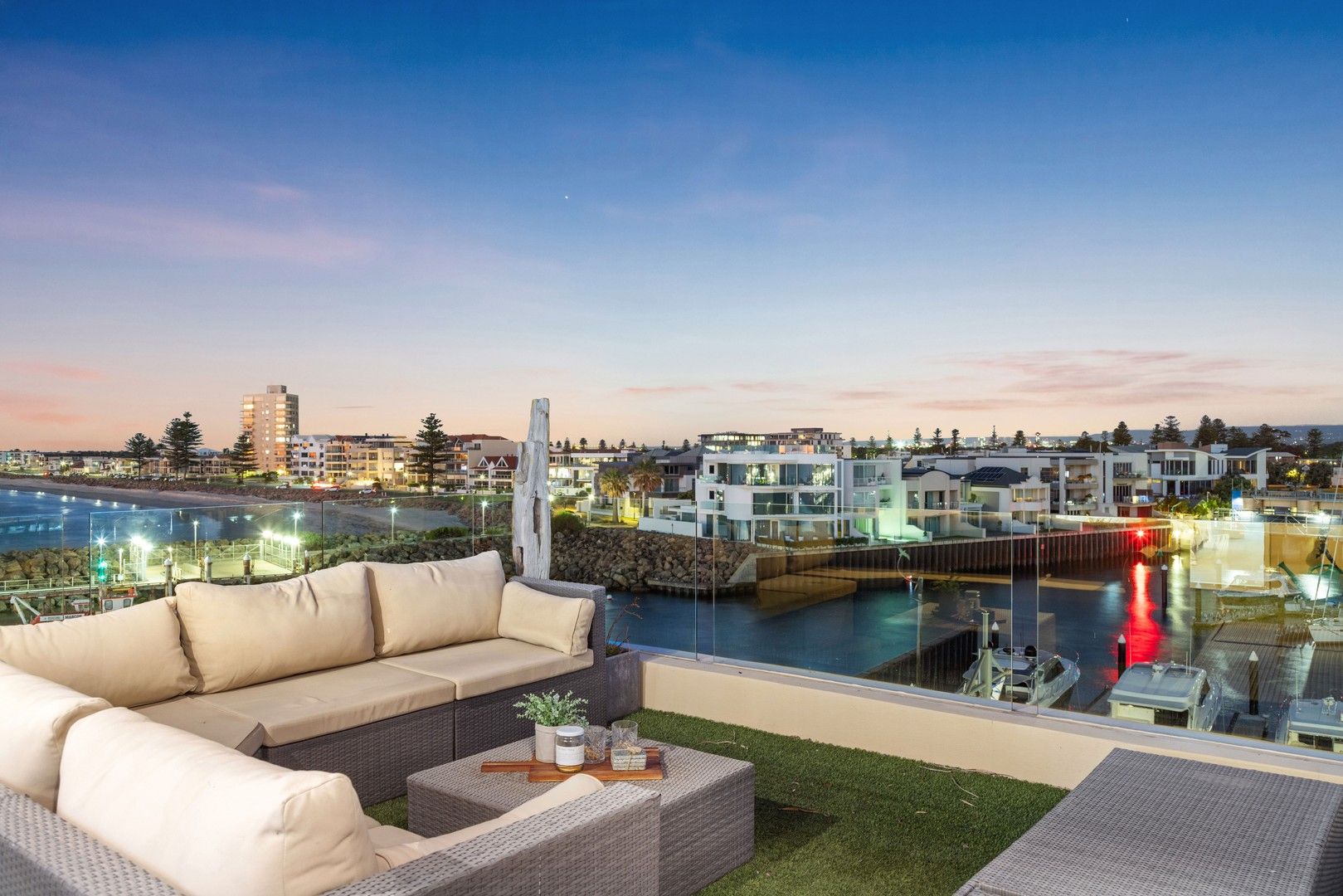 5 bedrooms Apartment / Unit / Flat in 69/1 Holdfast Promenade GLENELG SA, 5045