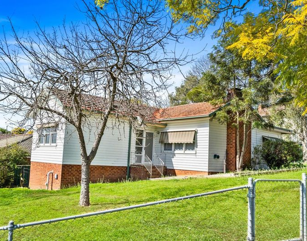 2 Rosalind Crescent, Campbelltown NSW 2560