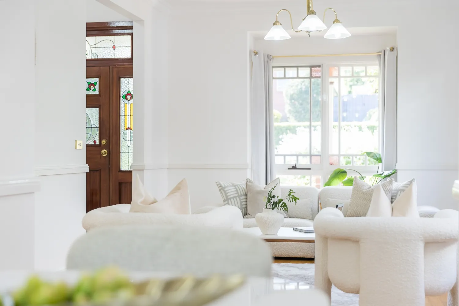 Stunning Family Home on 1000sqm Landscaped Block in Sought-After Glenhaven - View 4