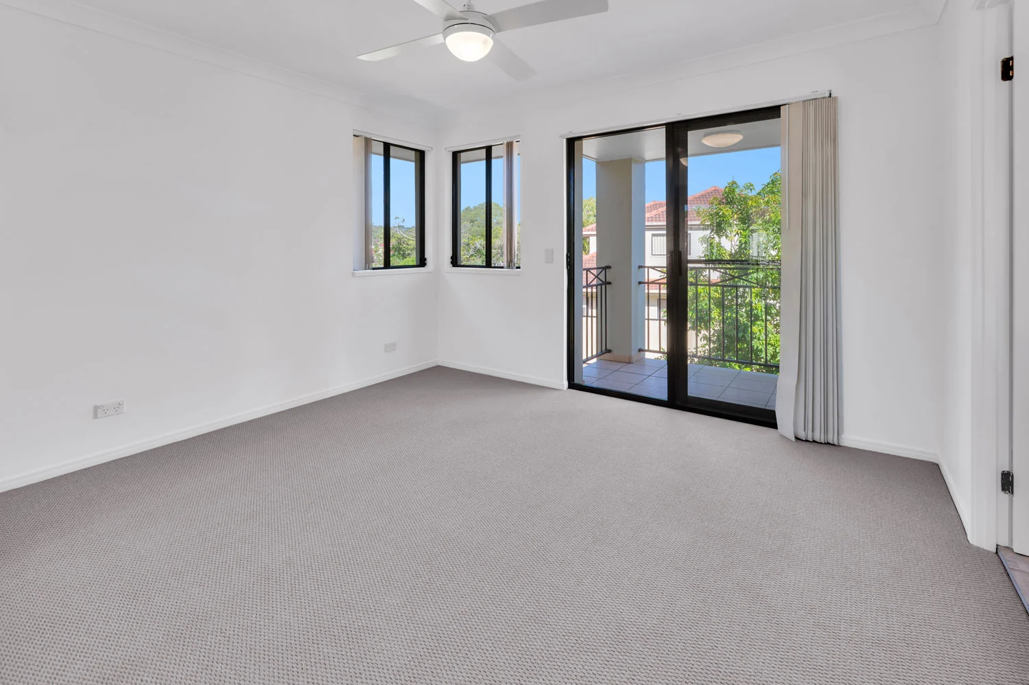 Additional image 7 of 10/153-161 Greenacre Drive, Arundel QLD 4214