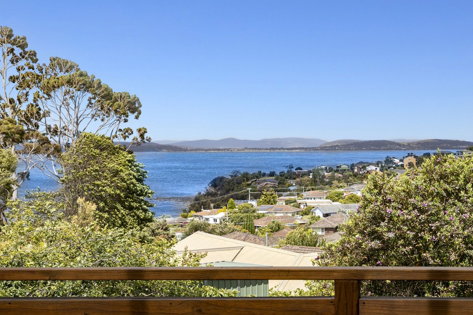 3 bedrooms House in 230 Roslyn Avenue BLACKMANS BAY TAS, 7052