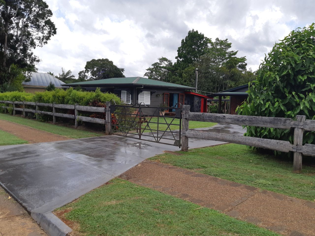 4 bedrooms House in 32 GILLIES RANGE ROAD YUNGABURRA QLD, 4884