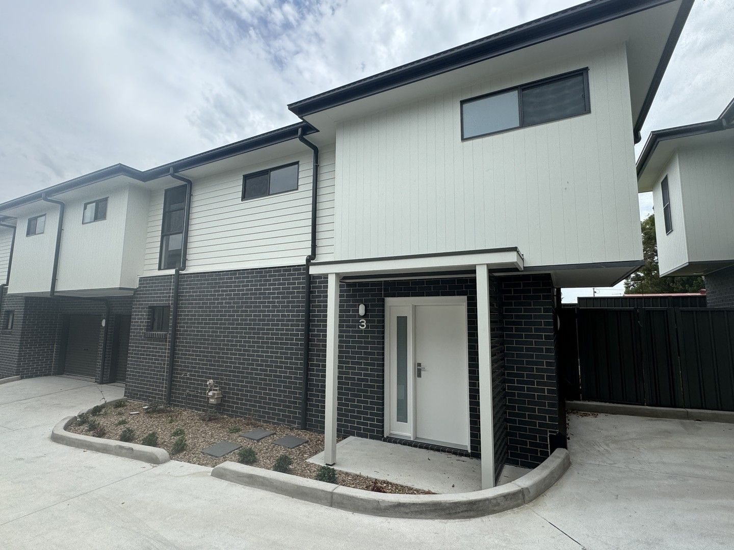 3 bedrooms Townhouse in 3/327 Maitland Road MAYFIELD WEST NSW, 2304