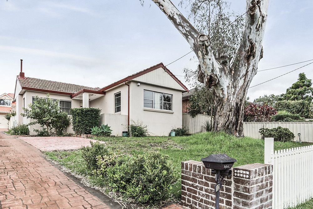 3 bedrooms House in 12 Salt Pan Road PEAKHURST NSW, 2210