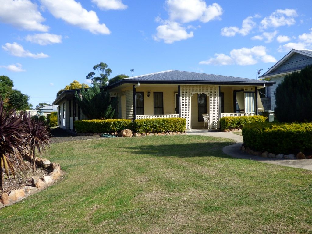 33 Dutton, Murgon QLD 4605 Domain