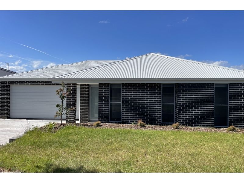 3 bedrooms House in 2 Mulberry Street GILLIESTON HEIGHTS NSW, 2321