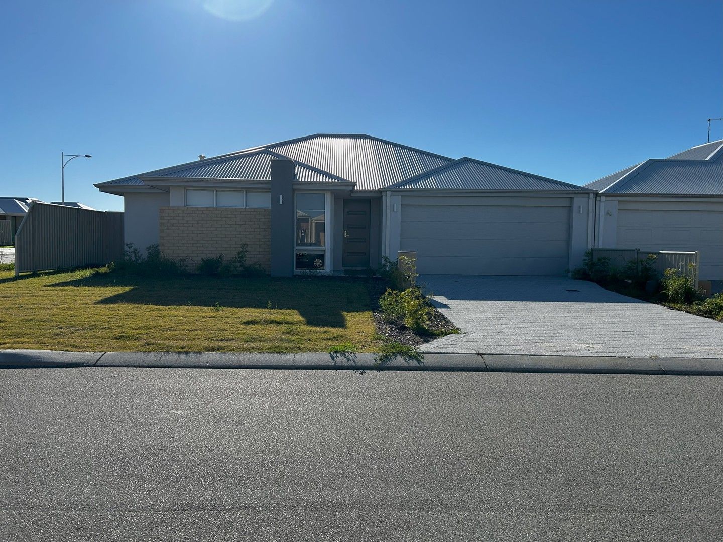 4 bedrooms Apartment / Unit / Flat in 8 Keelson Way ALKIMOS WA, 6038
