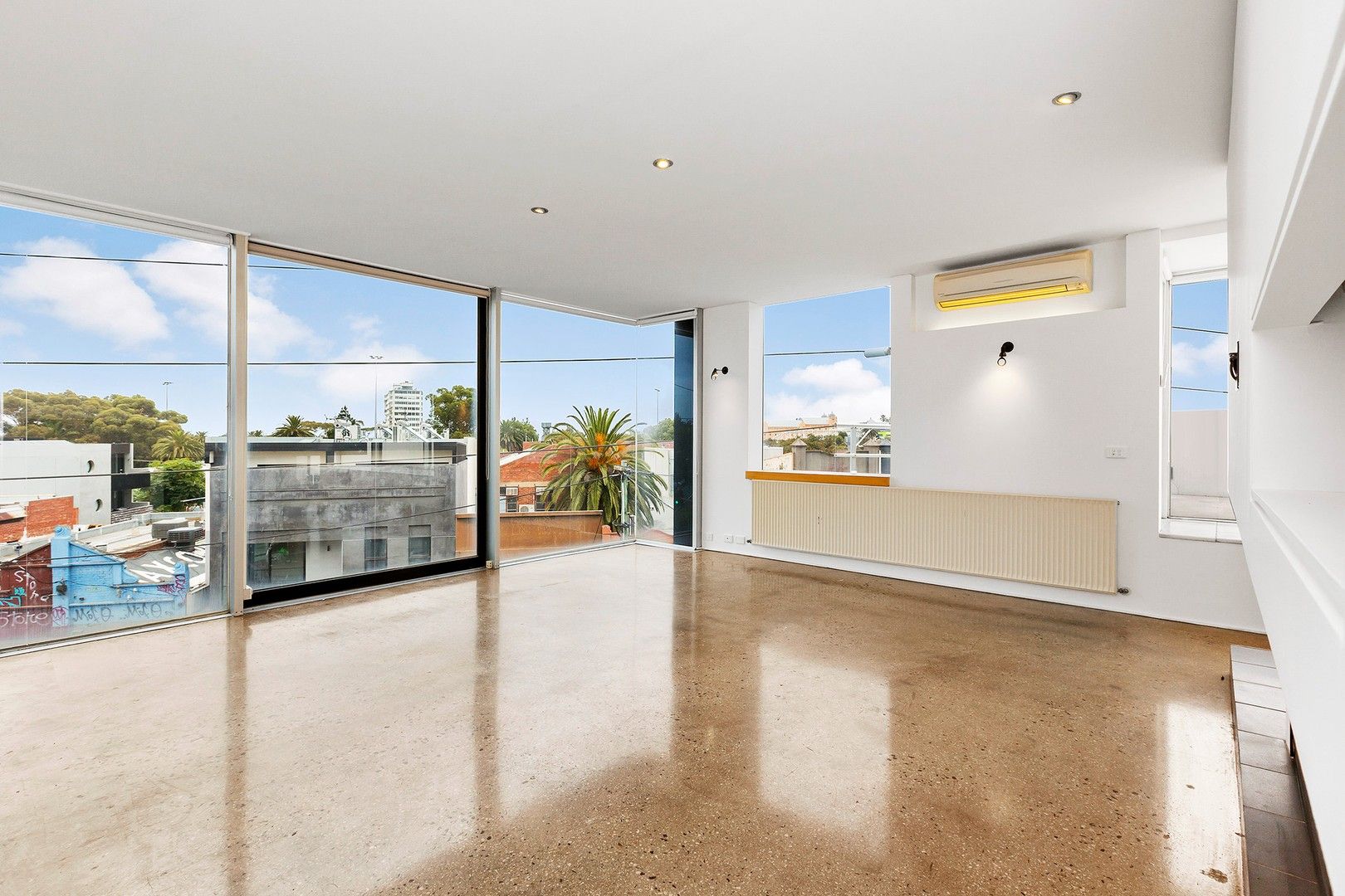 2 bedrooms Apartment / Unit / Flat in 3/204-212 Barkly Street ST KILDA VIC, 3182