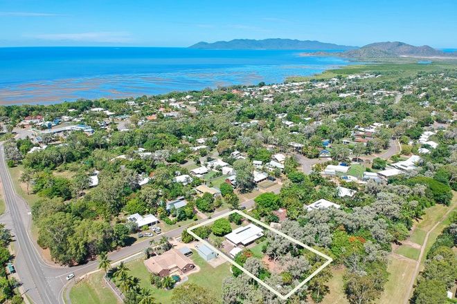 Picture of 4 Balsam Street, BUSHLAND BEACH QLD 4818