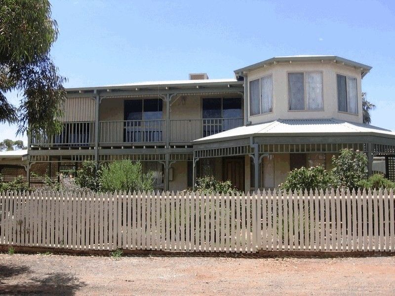 5 bedrooms House in 16B Eureka Street HANNANS WA, 6430