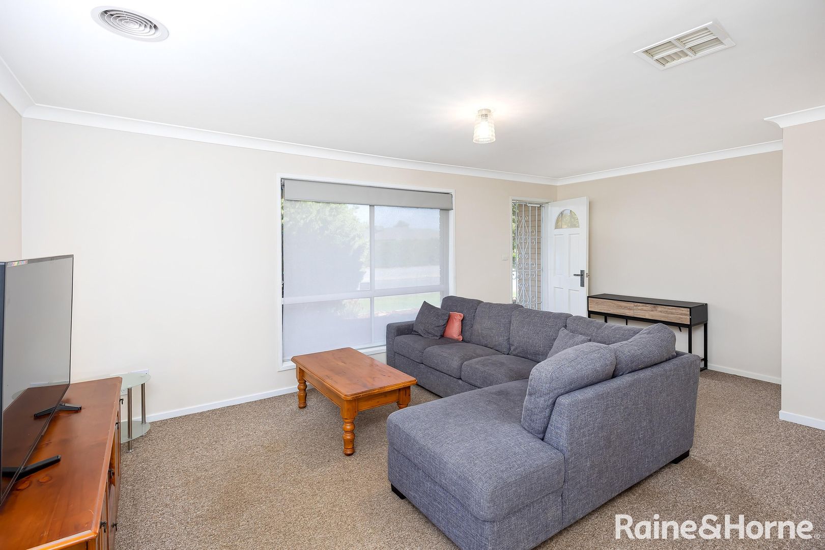 32 Eldershaw Drive, Forest Hill NSW 2651, Image 2