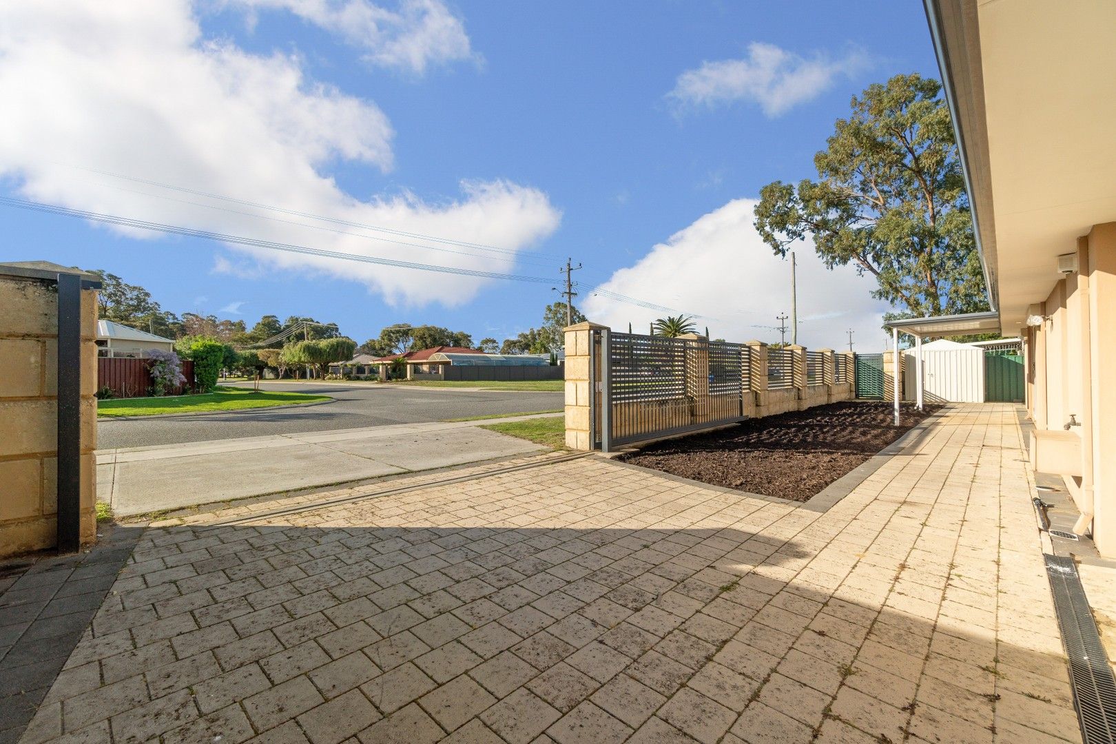 4 bedrooms House in 55 King Road BEECHBORO WA, 6063