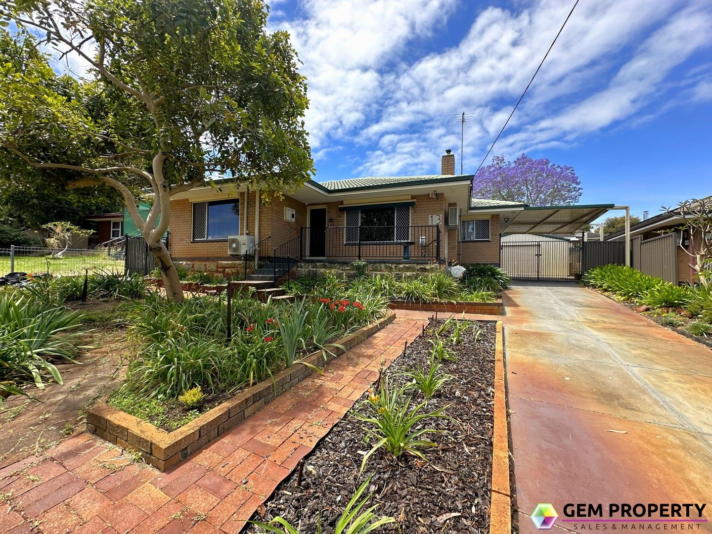 3 bedrooms House in 13 Dent Court ORELIA WA, 6167