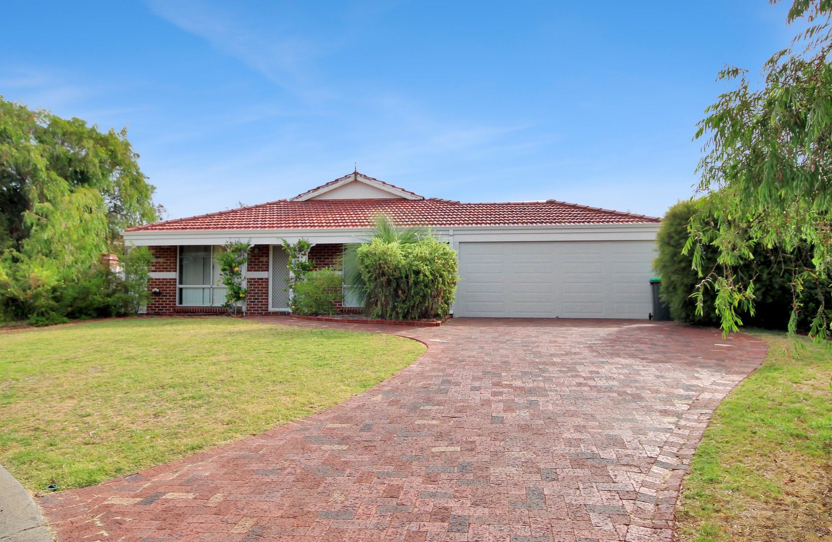 4 bedrooms House in 6 Galen Close EATON WA, 6232