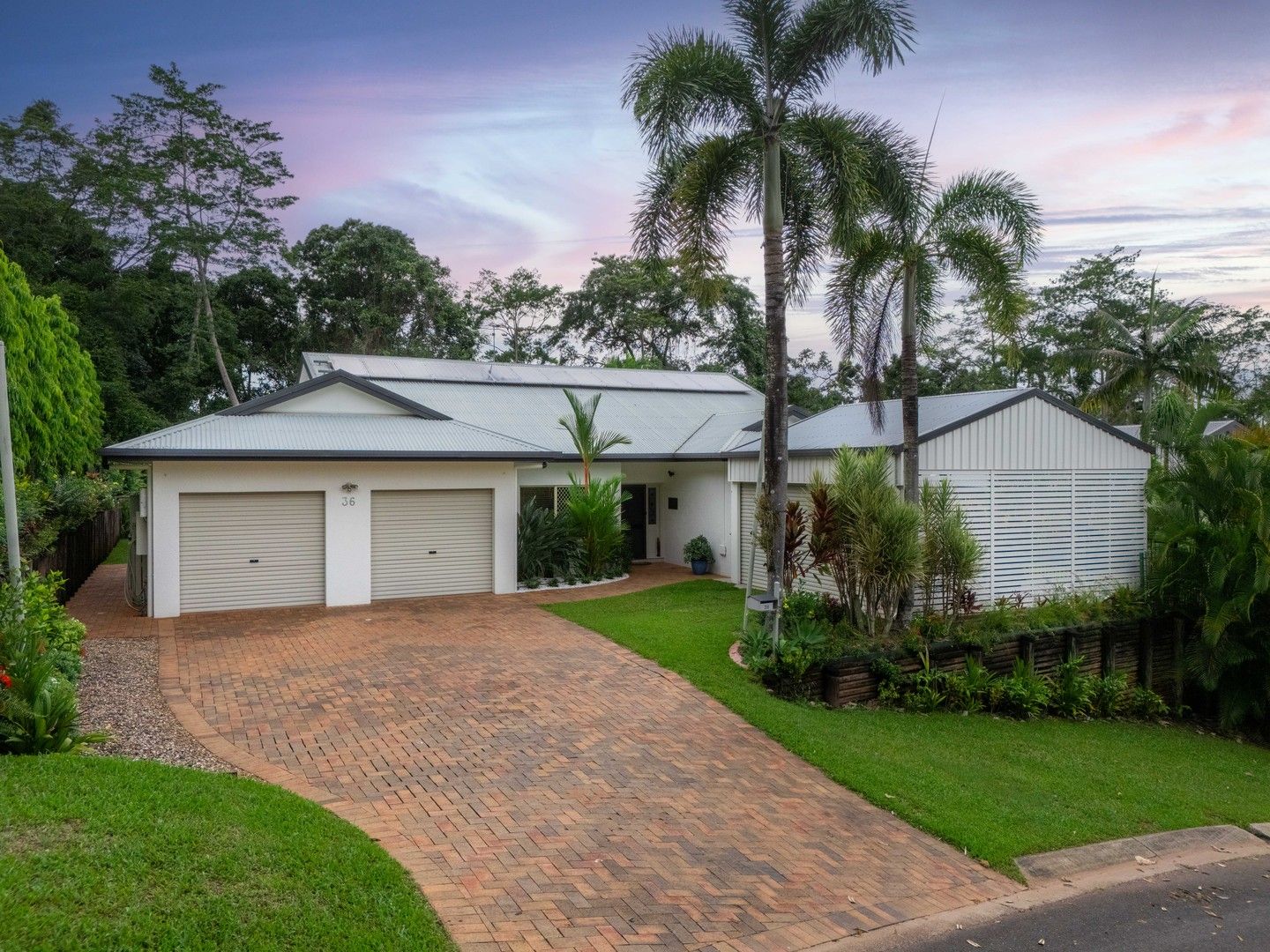 5 bedrooms House in 36 Gloucester Street WHITFIELD QLD, 4870