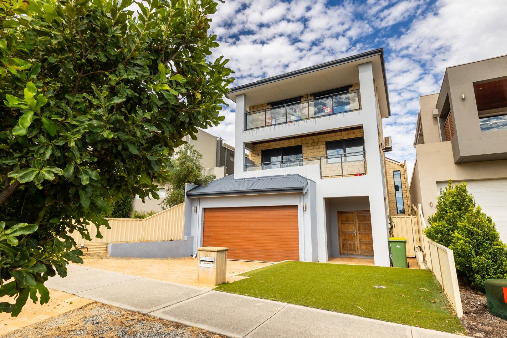4 bedrooms House in 168A Lockhart Street COMO WA, 6152