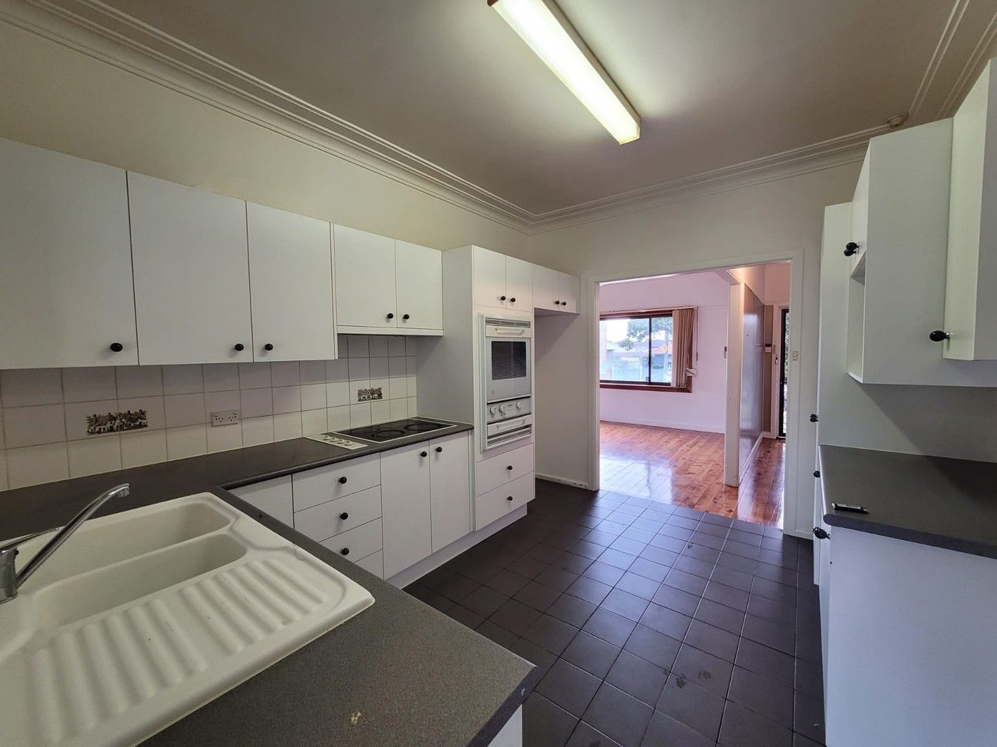 3 bedrooms House in 1 Blackwood Road MERRYLANDS NSW, 2160