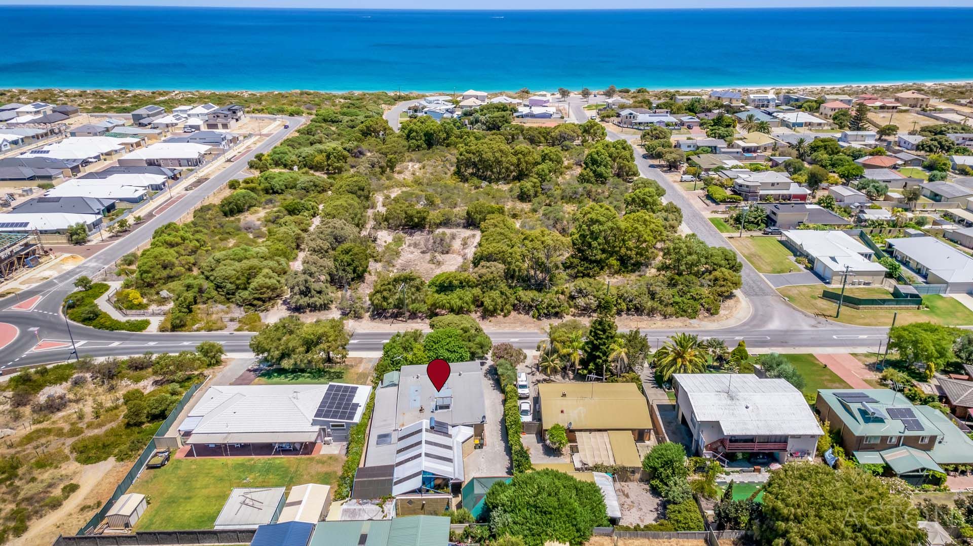 4 bedrooms House in 52 Challenger Road MADORA BAY WA, 6210